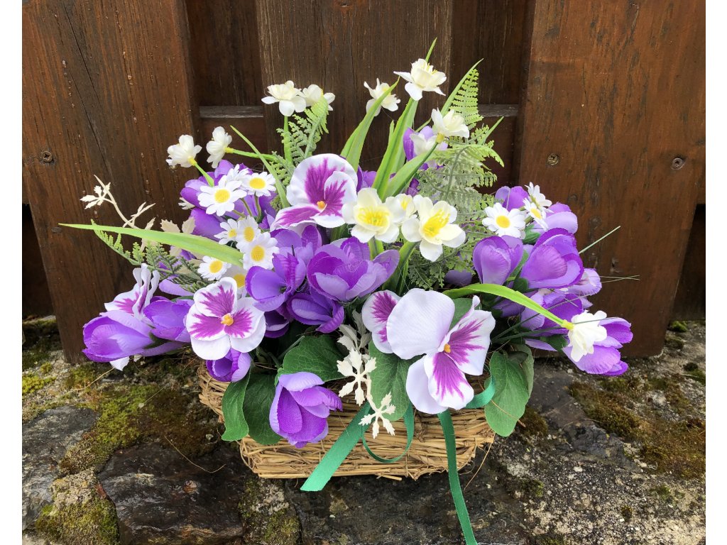 Jarní dekorace na hrob fialovo bílá